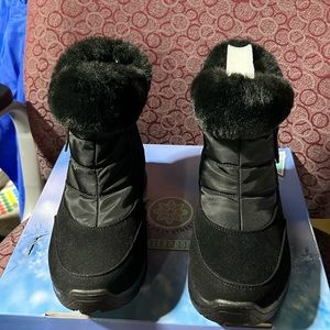 NIB Easy Dry by Easy Street Frosty Waterproof WOMEN’s Ankle Boots- SZ: 5.5